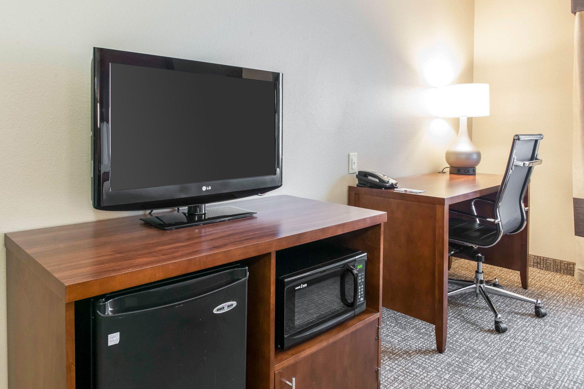 Comfort Suites Terre Haute University Area Exterior foto